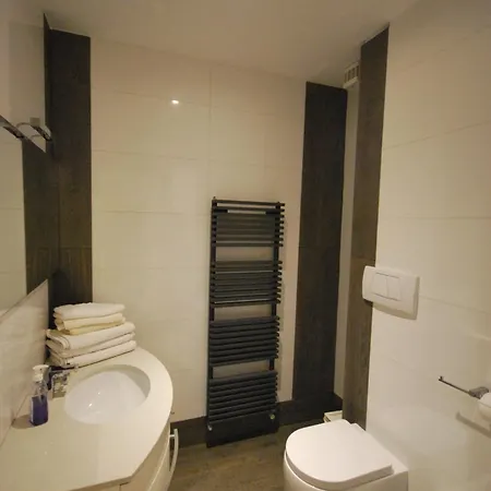 Andrea Olga House Laglio